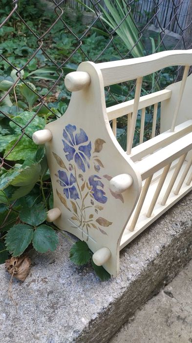 Стара метална туба , дървени поставки