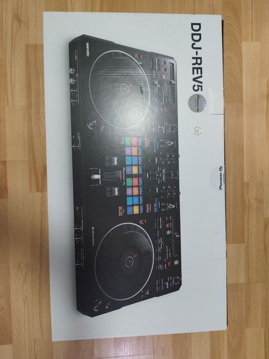 De vânzare – Consolă DJ Pioneer DDJ-REV5
