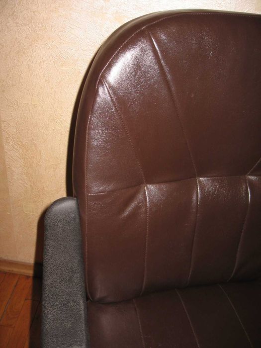 Продавам офис стол