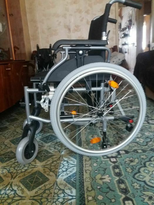 Продам новую инвалидную коляску..