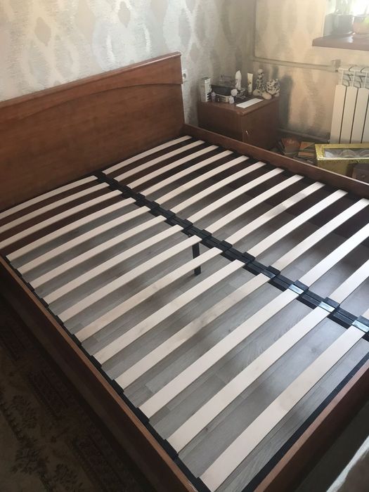 Спальная кровать