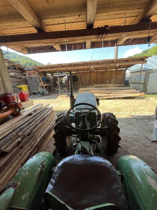 Se vinde acest tractor holder