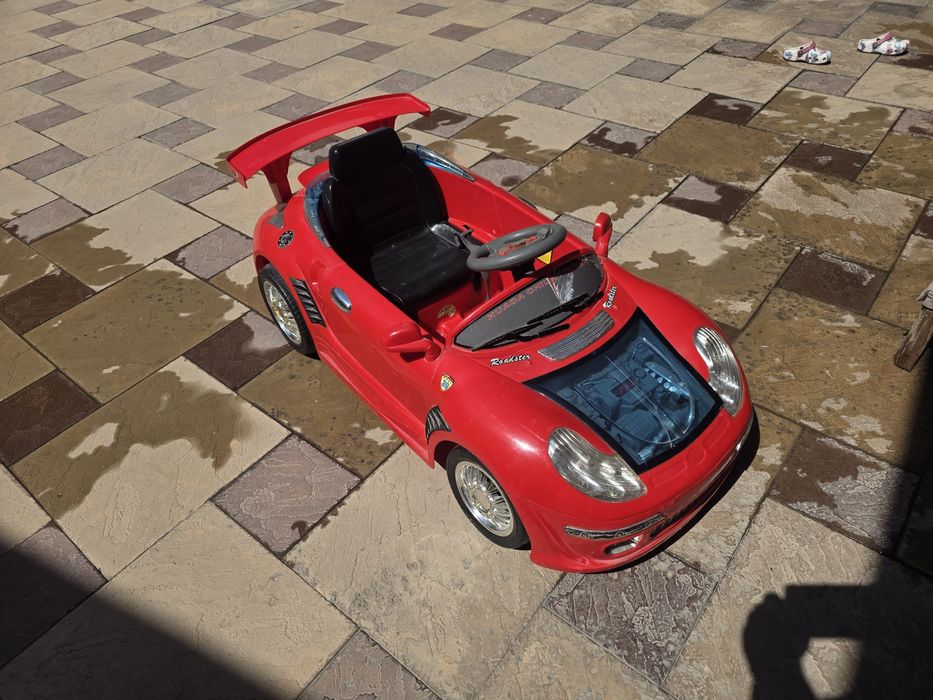 Подаётся детская машинка