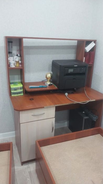 Продам односпальные кровати и компьютерный стол