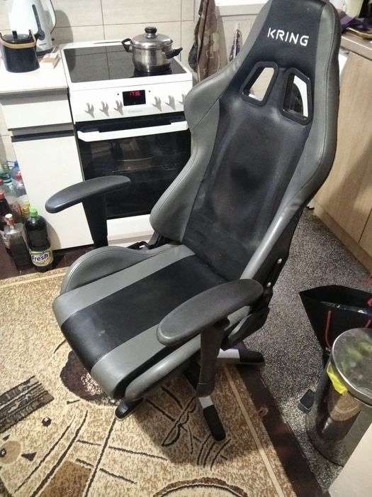 Няколко офис стола