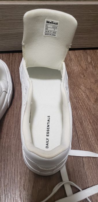 Белые кроссовки- кеды NewYorker