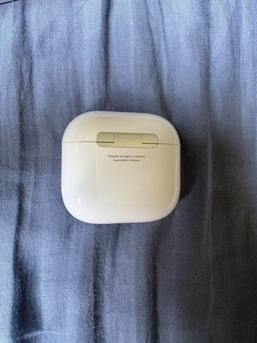 Apple AirPods 4 ANC
