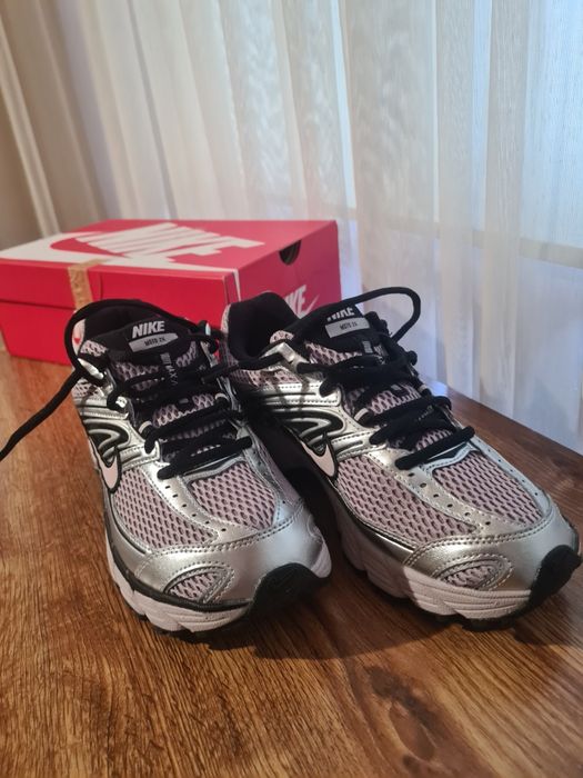 Nike Air Max Moto 2K маратонки