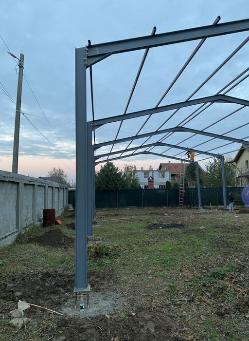 Vand structura metalică 20x10x4 Pret 6000euro 

10 cuzineti 
10 stâlpi