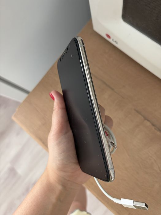 Айфон 10 продам!