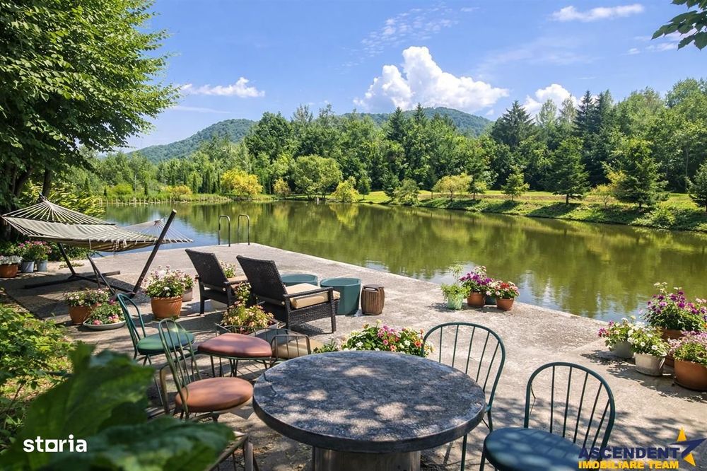 FILM! Oaza paradisiaca cu lac, vedere catre Bucegi, Glajerie Rasnov, p