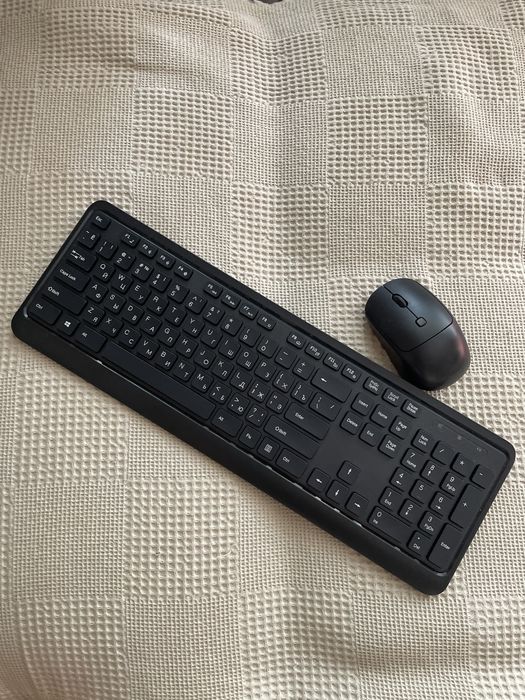 Беспроводная клавиатура с мышкой