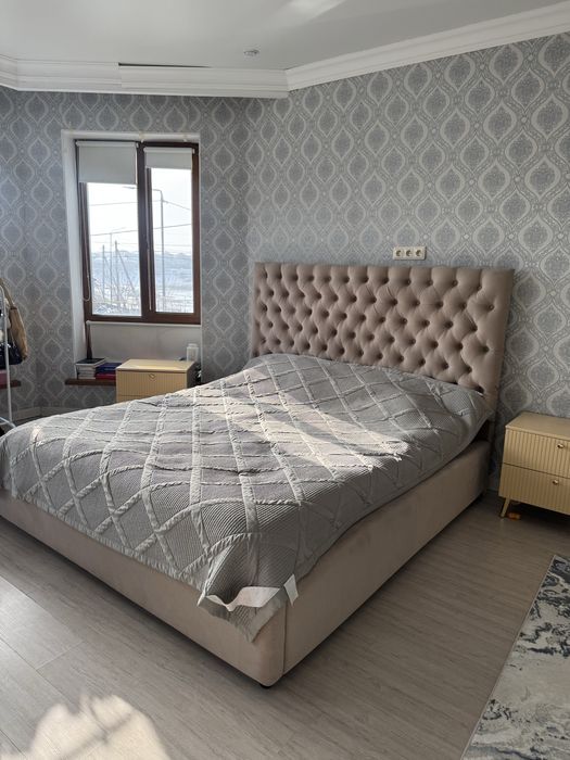 Продам кровать 180-220м