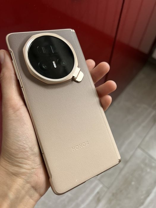 Honor  Magic  V5