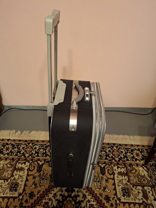 Куфар за пътувания.Със заключване.С  шифър.