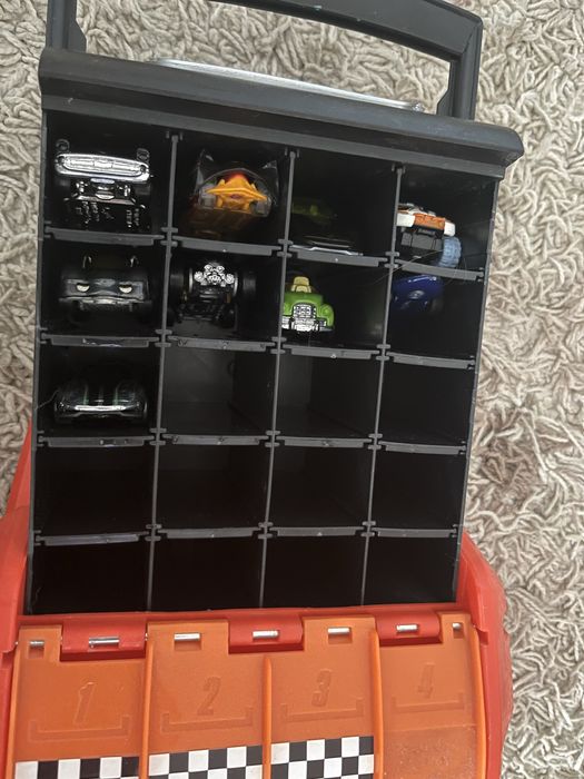 Хот вилс все оригинал с чемоданом