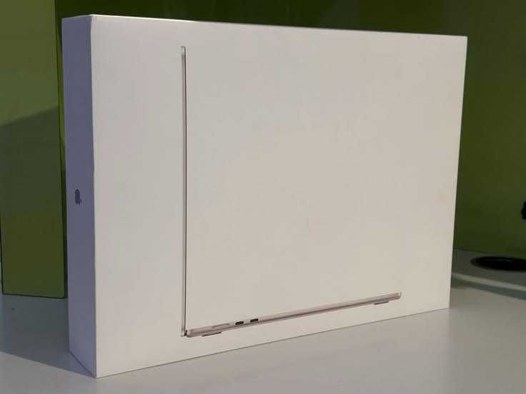 Macbook air m5 13' , 16GB RAM / 512GB SSD / POLAR STAR