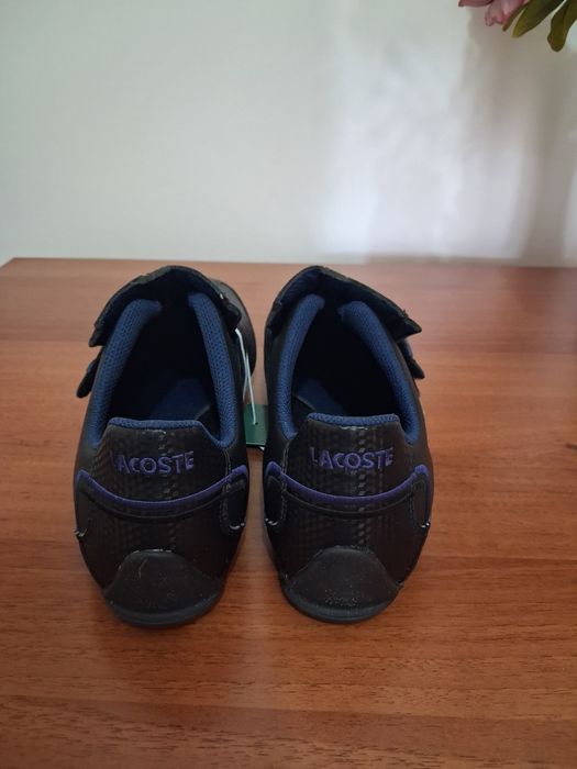 Vând adidasi La Coste