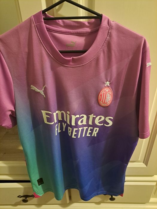 Vand tricouri de fotbal de la diferite echipe marimea L