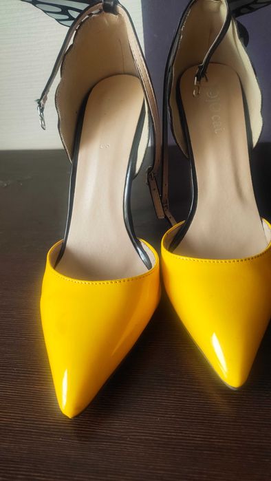 модные новые туфли