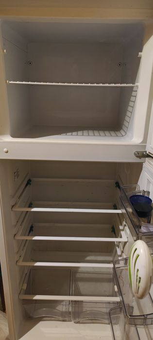 Продам двухкамерный холодильник Атлант б/у