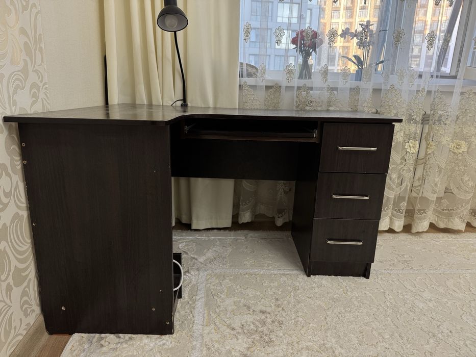 Стол учебный продается