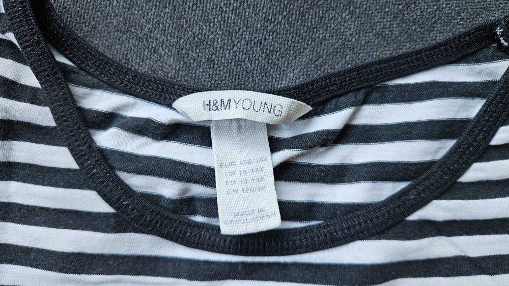Тениска H&M Young на черни и бели ивици, размер S
