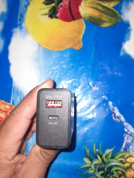 Zaryadchik kebeli bilan sotiladi