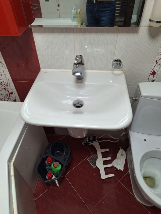 Lavoar in perete cu baterie si scurgere