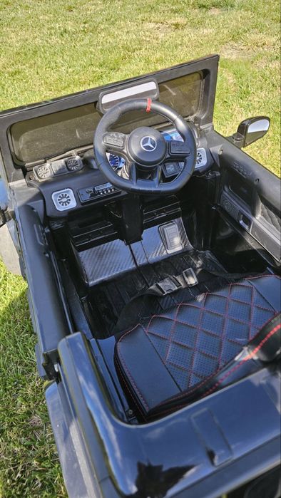 Акумулаторен джип Mercedes Benz G63 с меки гуми и кожена седалка