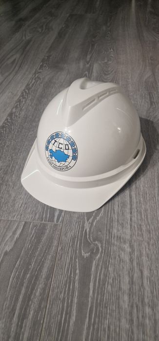 Продаю каску тшо с наушниками!