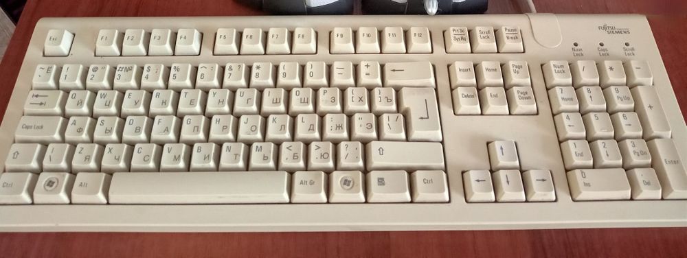 Monitor, klaviatura,kolonka/Продается монитор, клавиатура,колонка