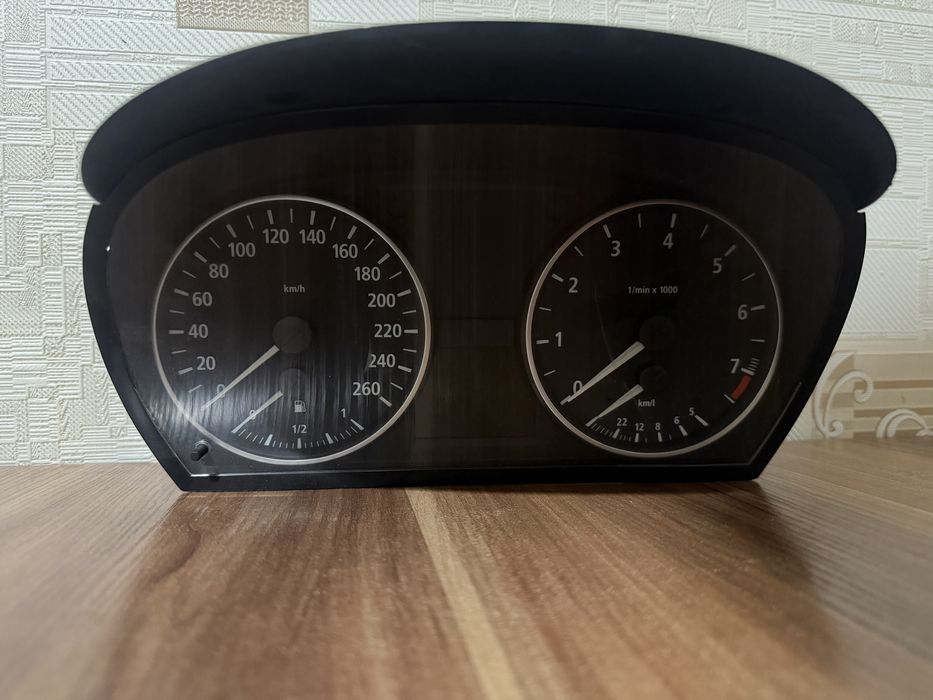 Приборная панель е90 BMW