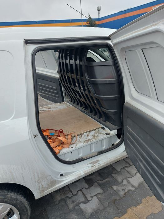 Vând Dacia Logan Van