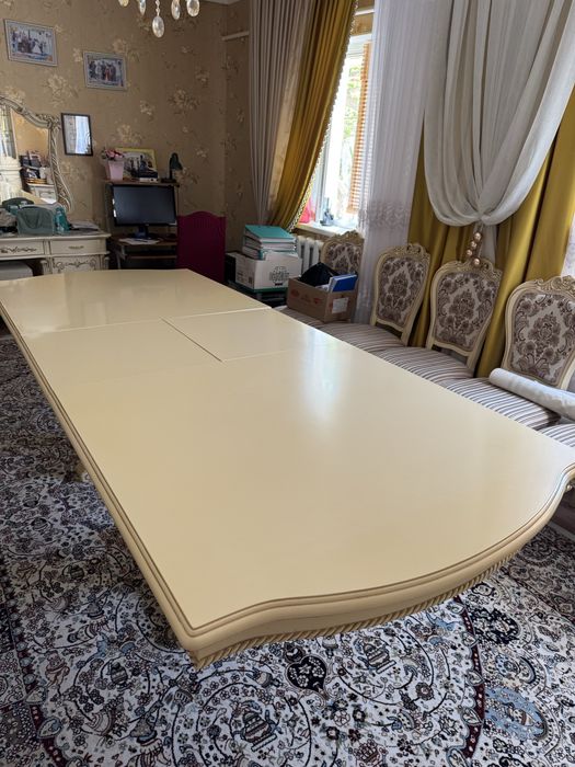 Стол для зала со стульями