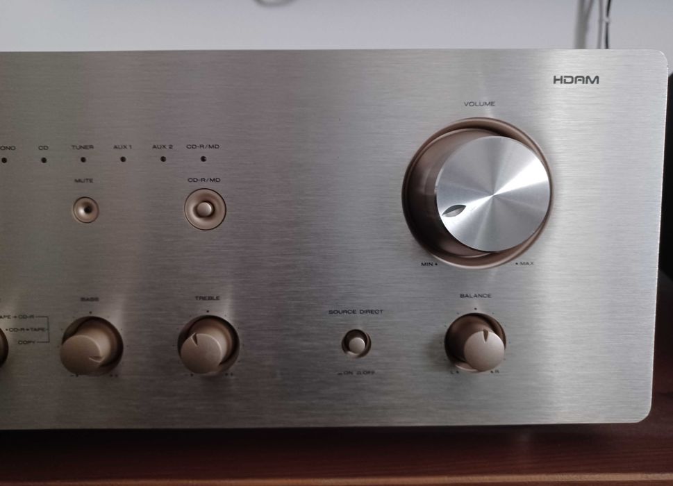 Amplificator Marantz PM 7000 cu telecomanda originala.