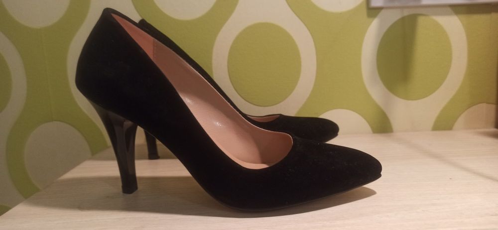 Обувки 36 черни класически кадифе