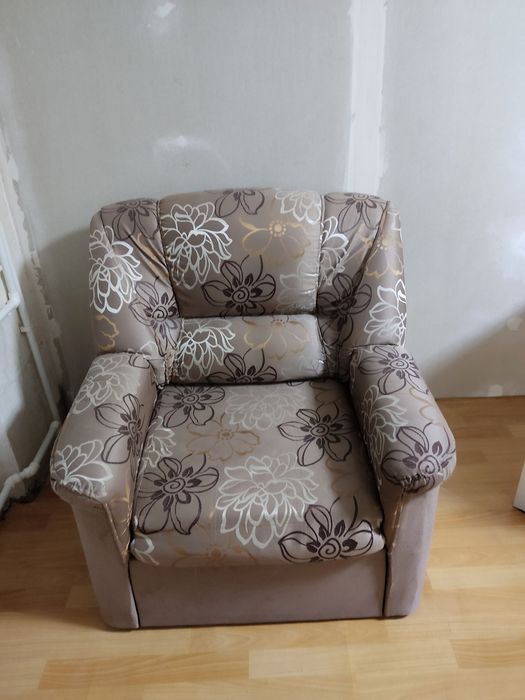 Продам диваны 3 2 1