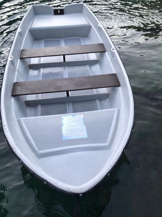 Водный транспорт лодка