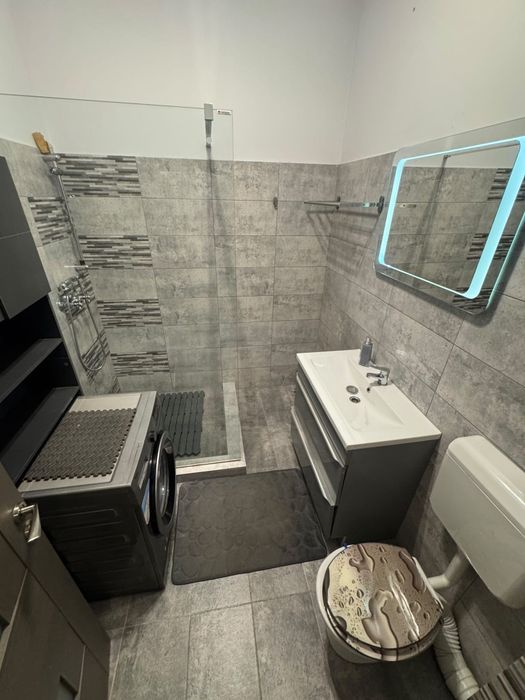 Apartament 2camere de vanzare+curte si terasa inchisa