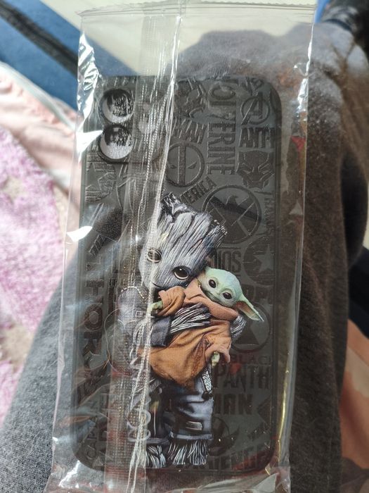 Продам 11 айфон вместе с чехлами