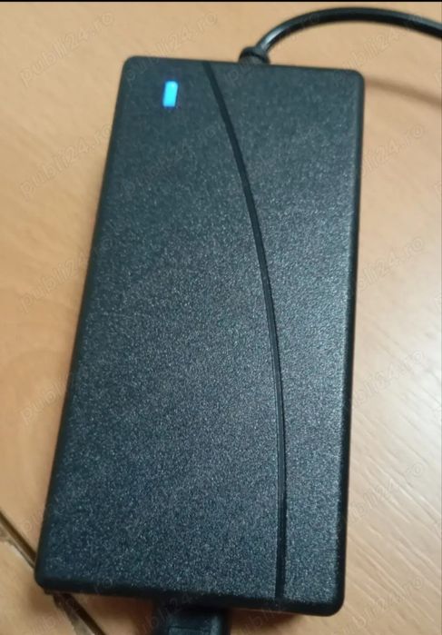 Vând  2 Alimentatoare 12 V   2 Amperi ,preț 45 Lei bucata