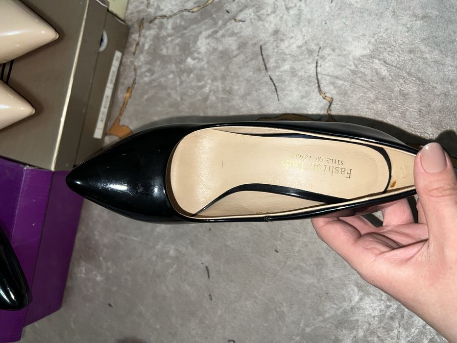 Лабутены разные