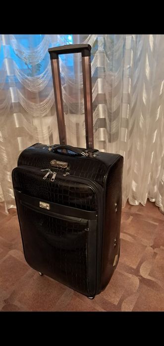 Чемодан дорожный кожаный с ручкой