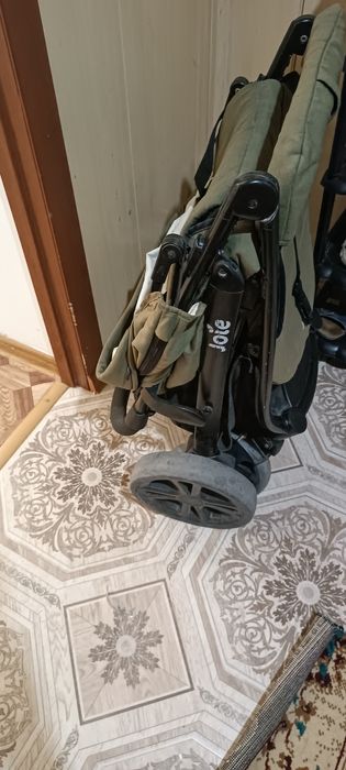 Детская прогулочная коляска