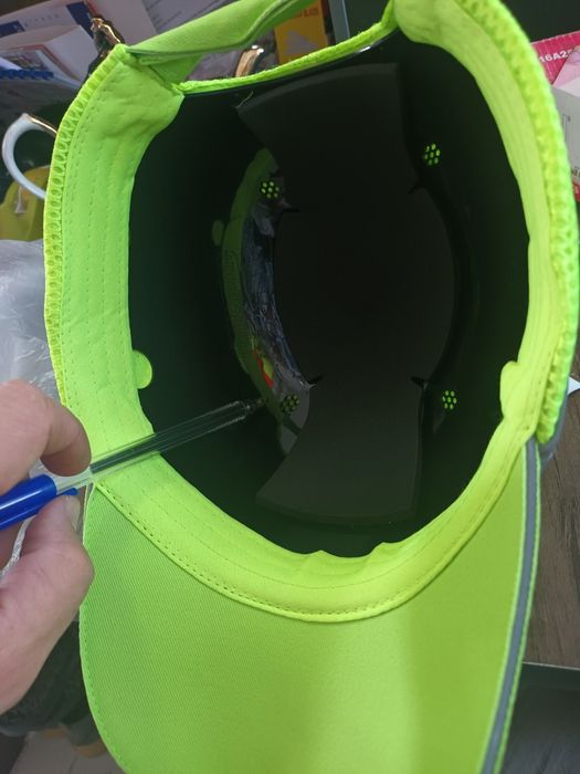 Строительные кепки с защитником