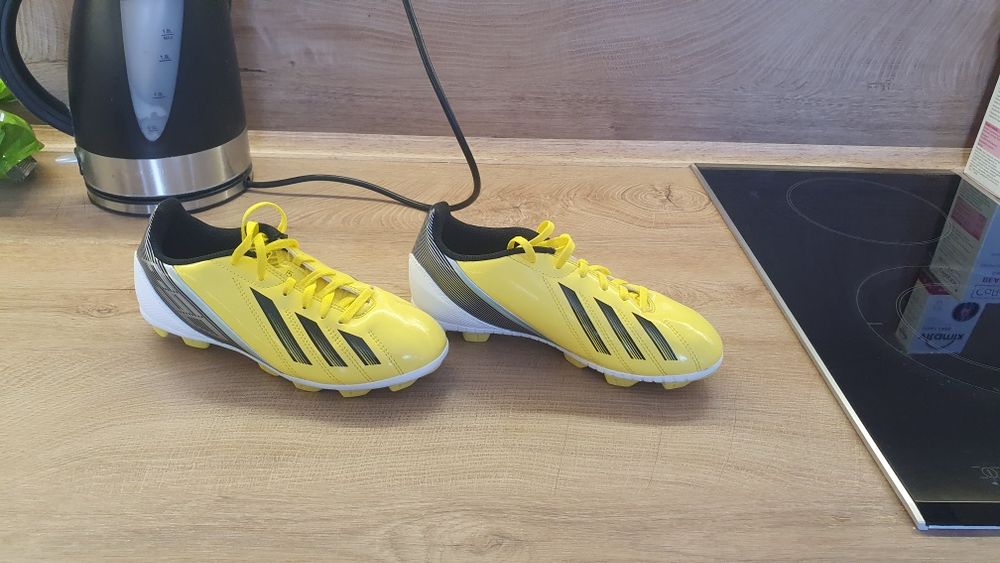 Футболни бутони Adidas F5 ,нови 34 номер
