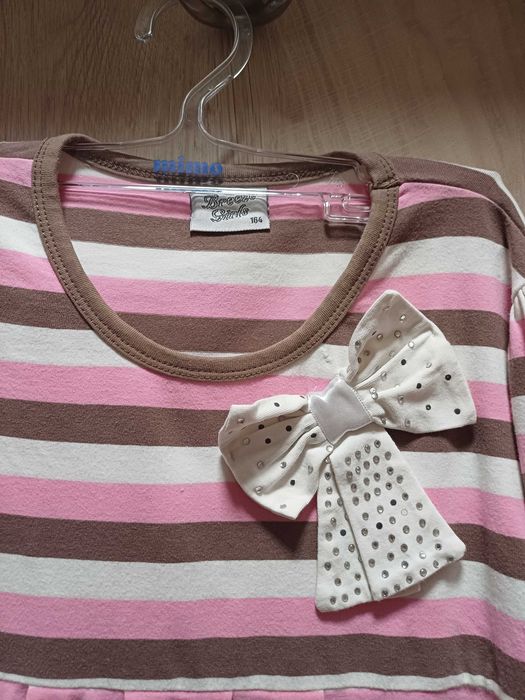 Продавам детска блуза за момиче