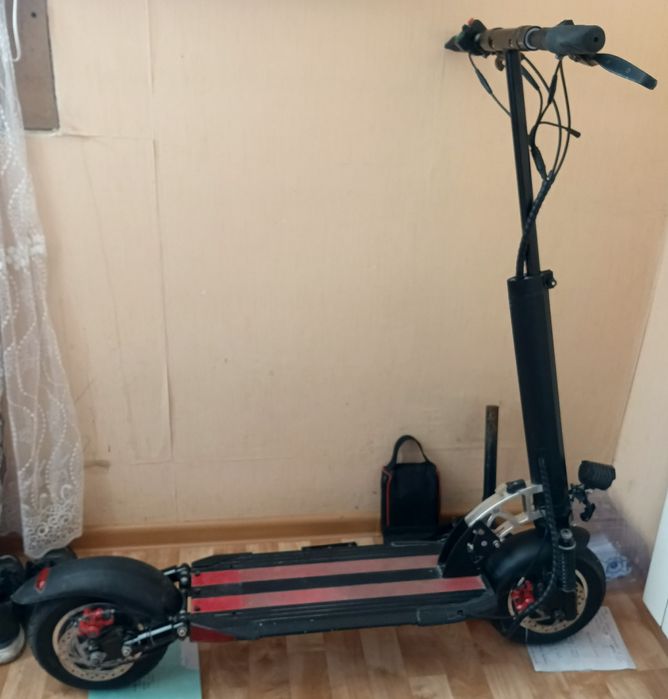 Электросамокат мощный.