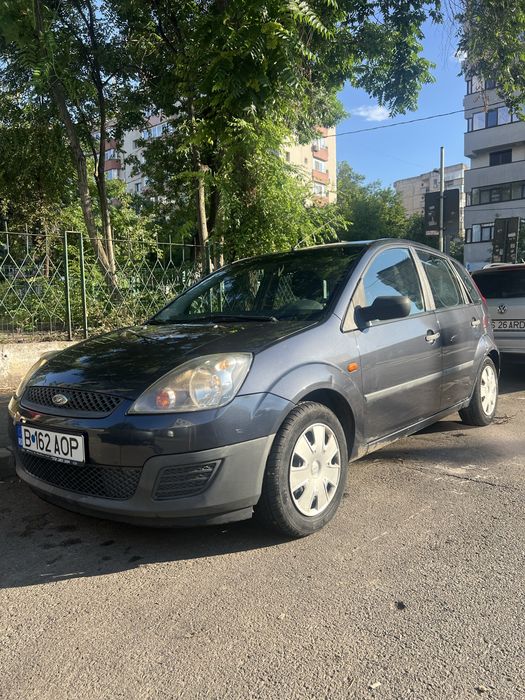 Ford Fiesta cu 2 randuri de roti